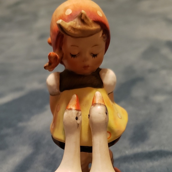 Hummel Goose Girl - Picture 2 of 4